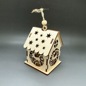 Jelen - Vyřezávaný dřevěný domeček z překližky na pověšení