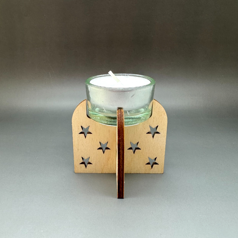 Dřevěný vánoční svícen s hvězdičkami