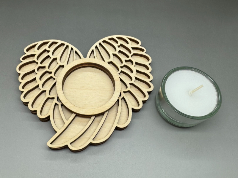 Dřevěný svícen se skleněným kalíškem - Andělská křídla - Obrázek 2