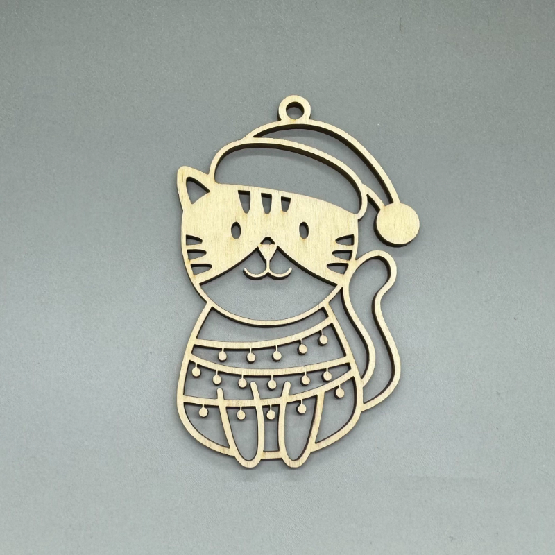 Dřevěná ozdoba na stromeček - Kočička s čepicí