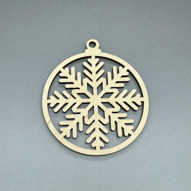 Dřevěná ozdoba na stromeček - Vločka č. 4