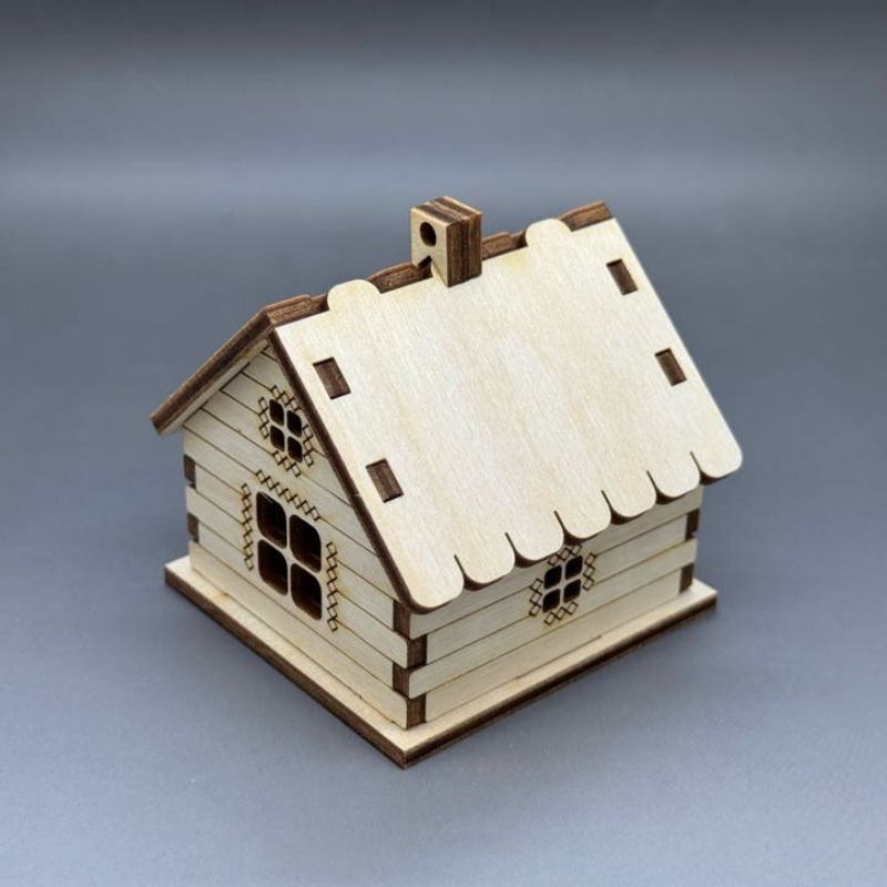 Dřevěná malá chaloupka na pověšení z překližky