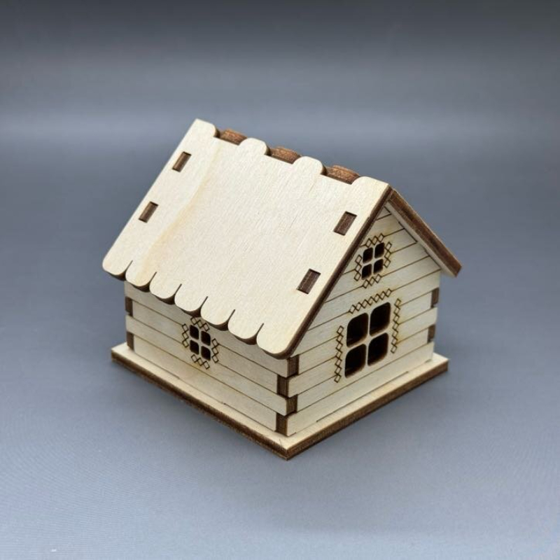 Dřevěná malá chaloupka z překližky