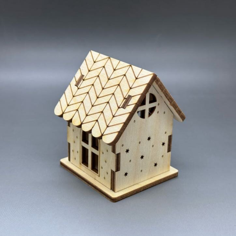 Mini dřevěný domeček s hvězdičkami z překližky - Obrázek 3