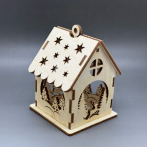 Jelen v lese - Vyřezávaný dřevěný domeček z překližky na pověšení